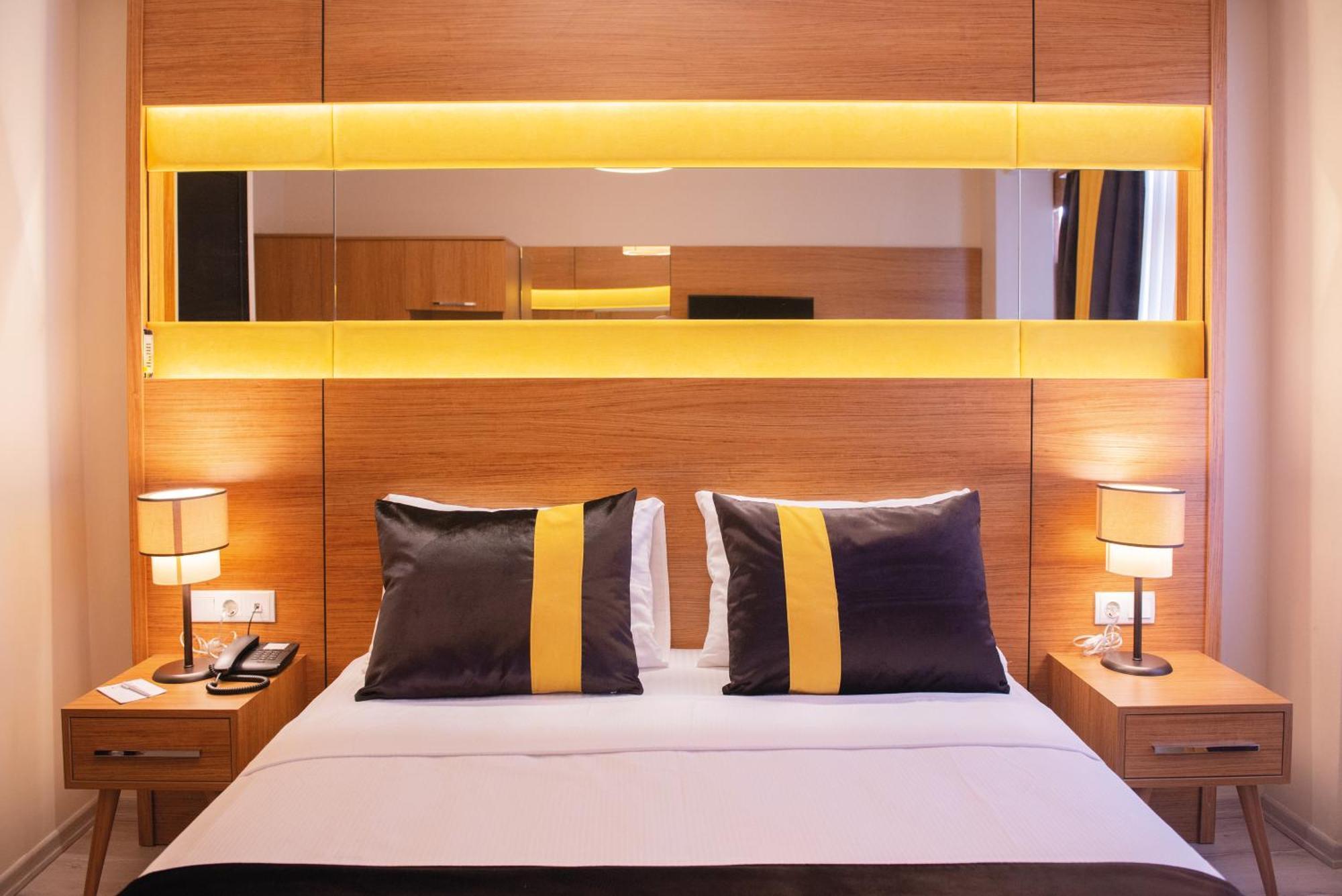 Karamans Sirkeci Suites Hotel Istanboel Buitenkant foto